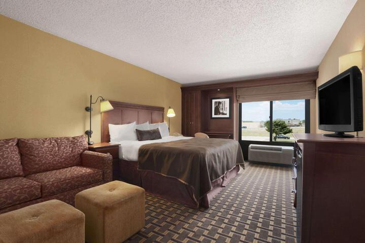 1 King Bed (16 of 19)