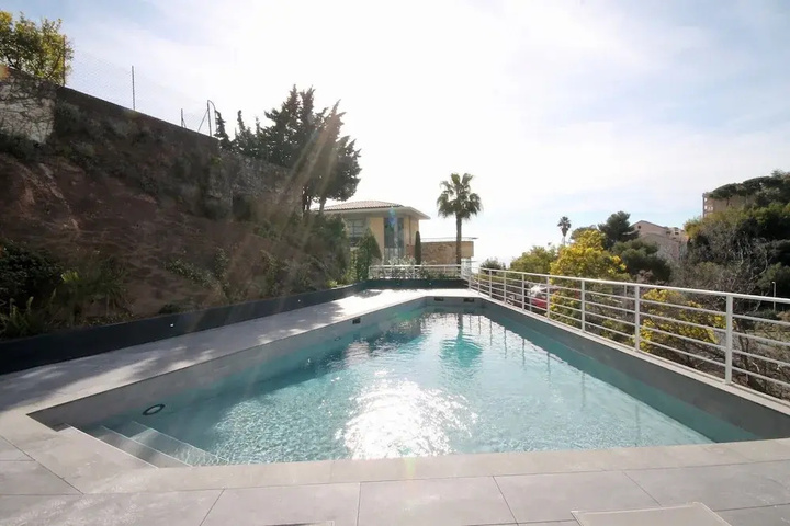 Pool 13 of 17