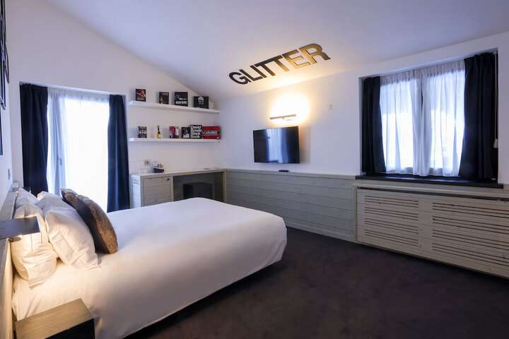 Room 10 of 34