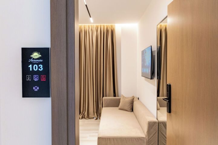 Room 13 of 244