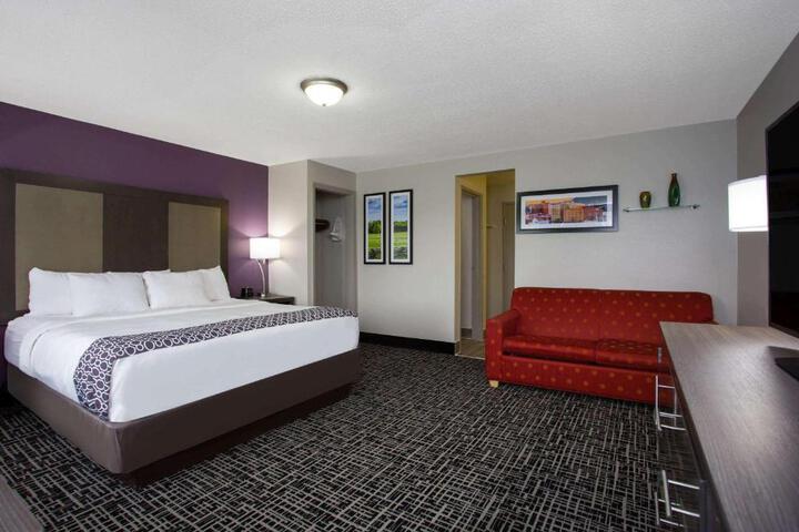 1 King Bed (9 of 12)