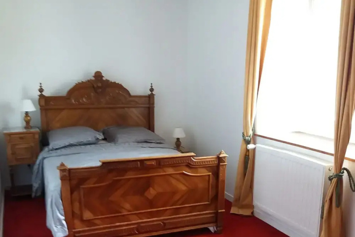 Room 4 of 8