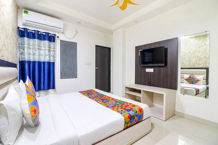 Room 16 of 28
