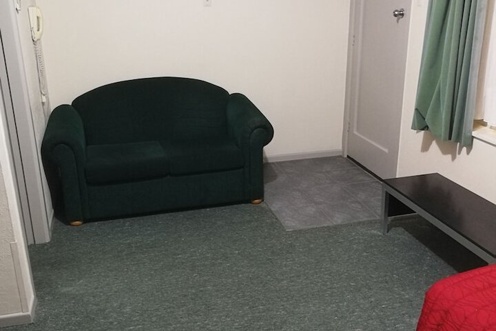 Room 52 of 100