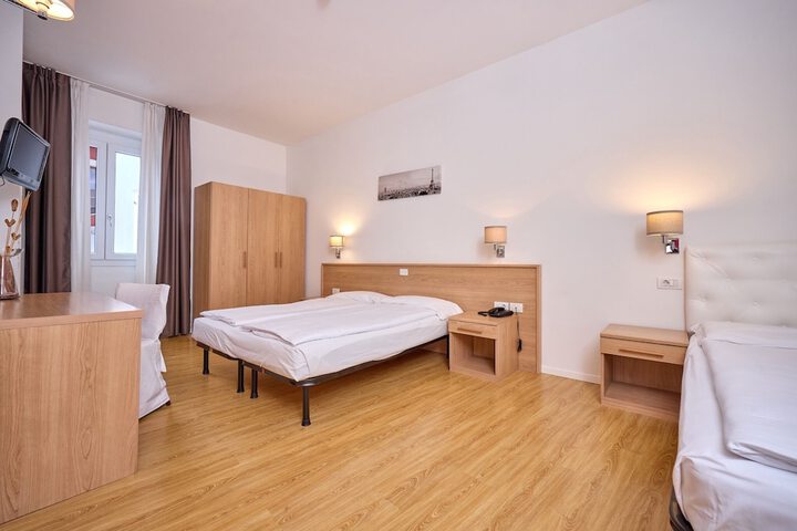 Room 12 of 52