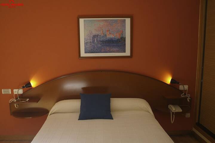 Room 4 of 37