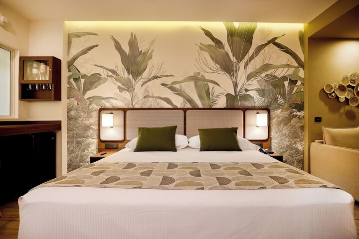 Room 43 of 172