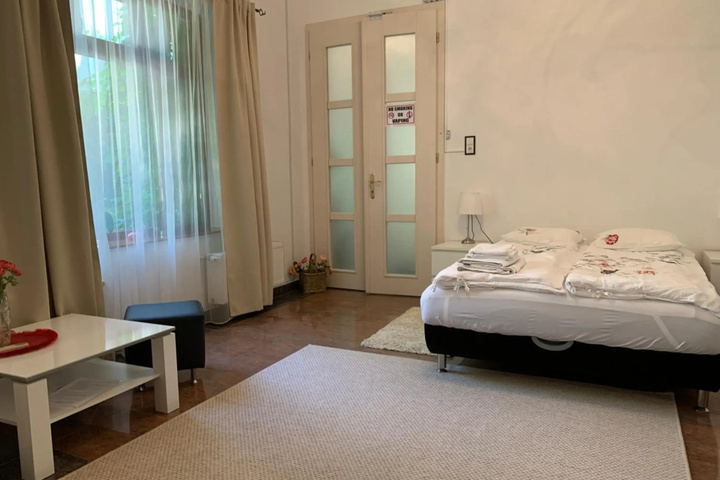 Room 5 of 18