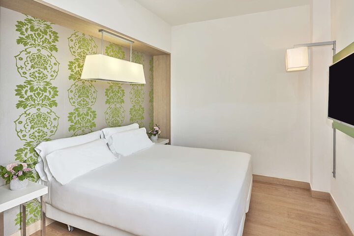 Room 6 of 35