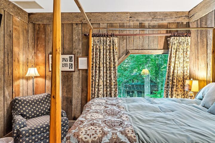 Snug Hug Queen Suite with Fireplace (126 of 131)