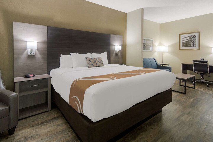 1 King Bed (5 of 25)