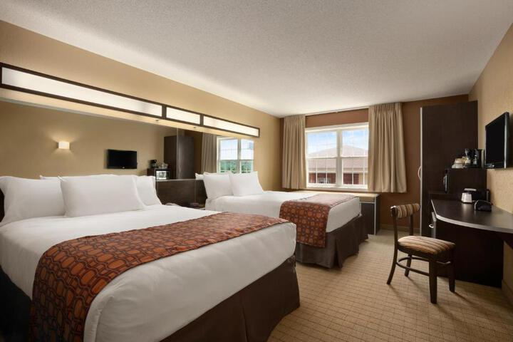 1 Queen Bed (2 of 14)