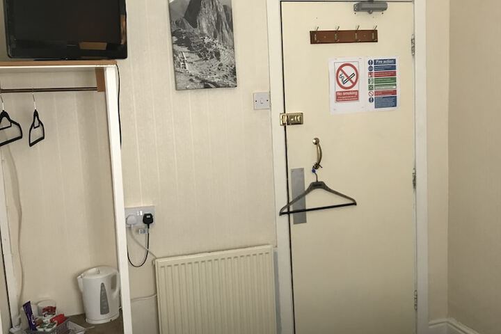 Room 11 of 48
