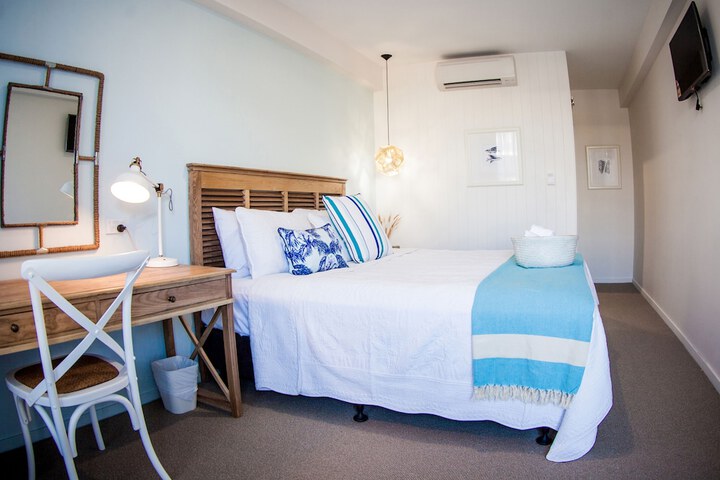 Room 3 of 48