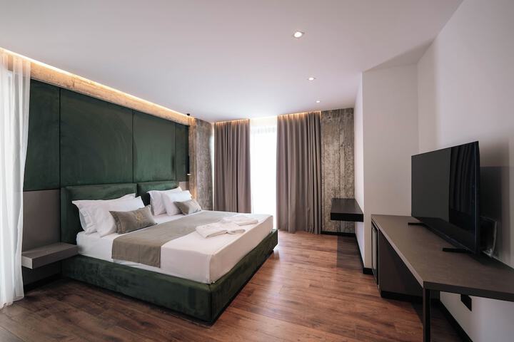 Room 12 of 124