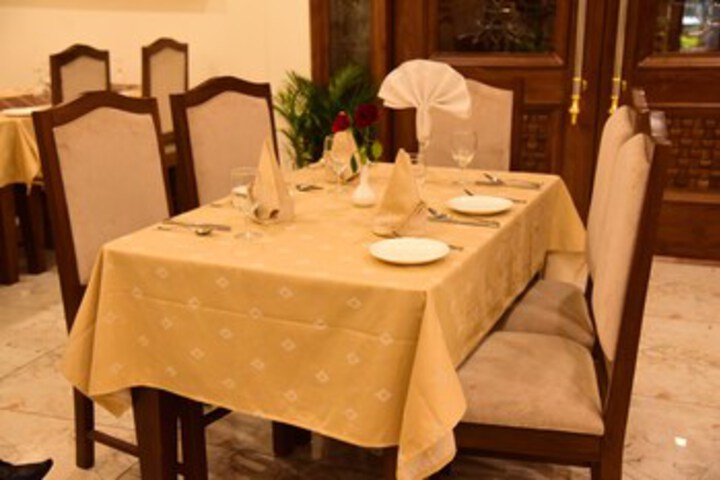 Dining 9 of 28
