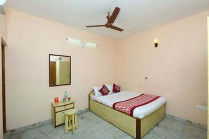 Room 11 of 22