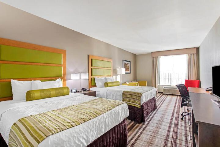 2 Queen Beds (4 of 15)