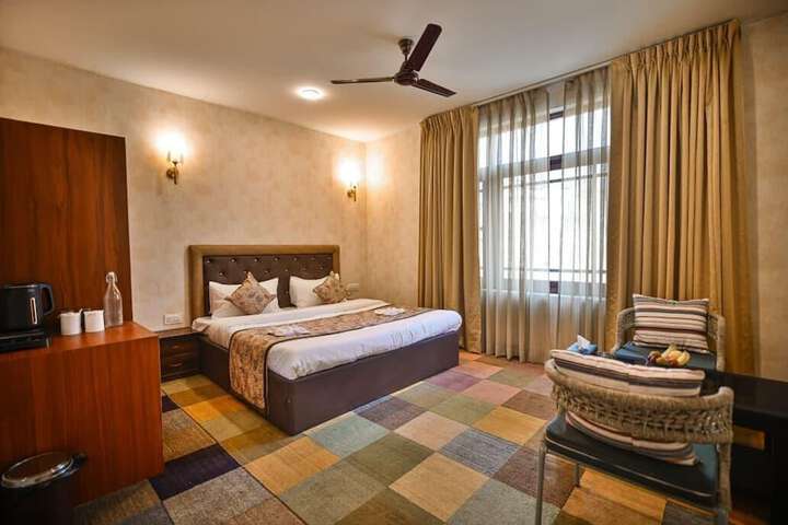 Room 8 of 16