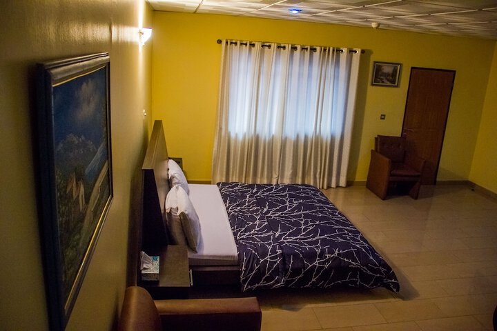 Room 13 of 26