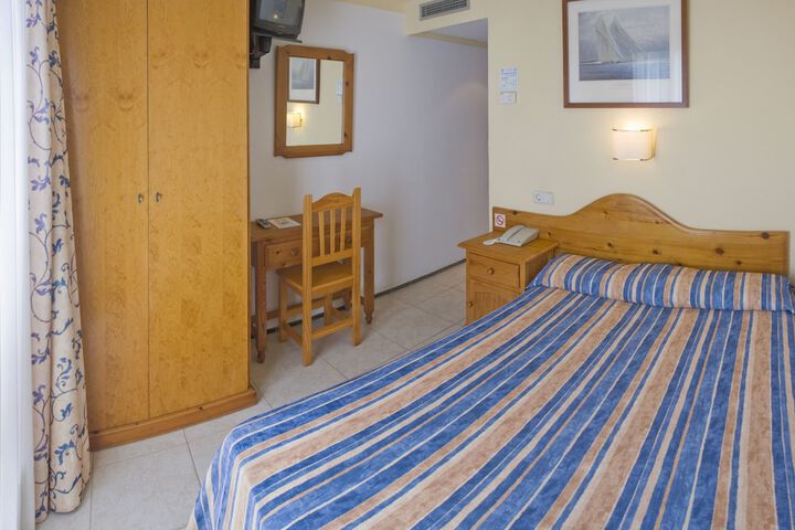 Room 15 of 102