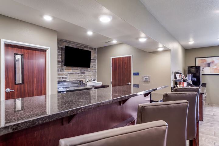 Lounge 41 of 47