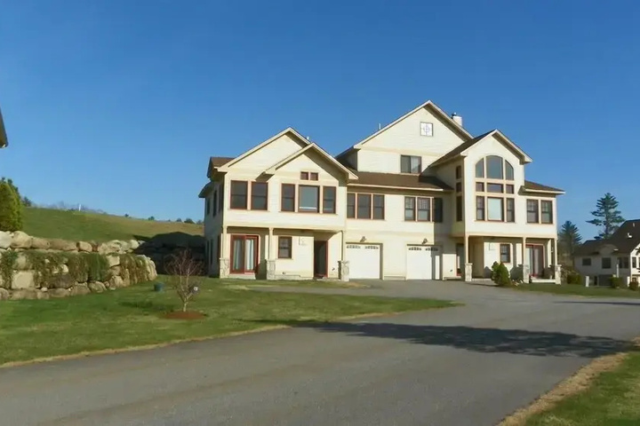 Exterior of Vacation Condo at Owl`s Nest Golf Resort Next Door to Outdoor Pool Gs9o
