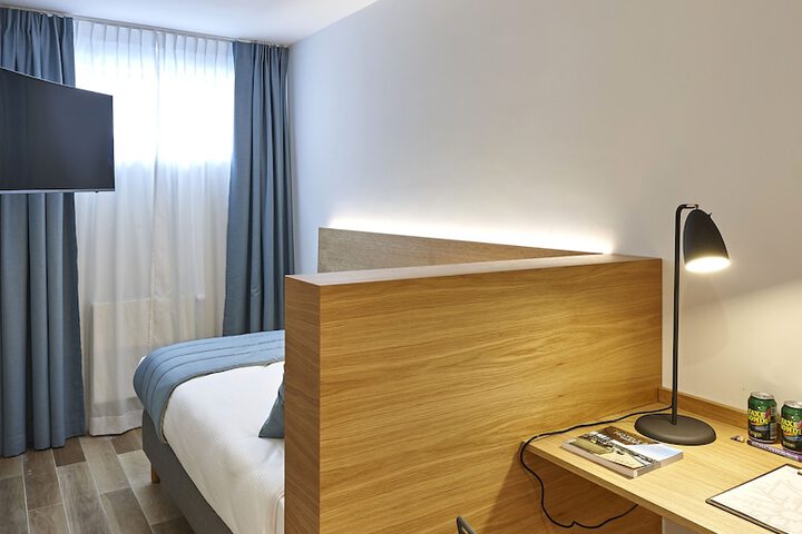 Room 16 of 39