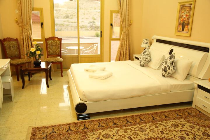 Room 10 of 26