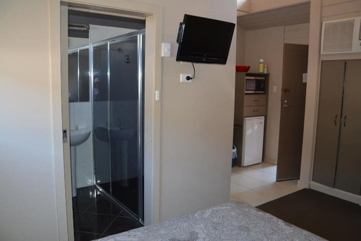 Room 6 of 10