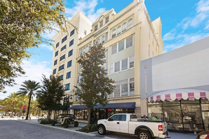 Exterior of Roami at Clematis Street Lofts