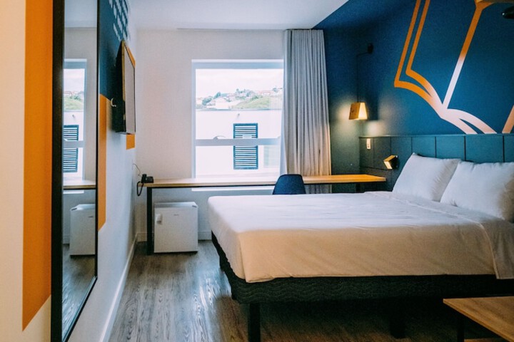 Room 5 of 96