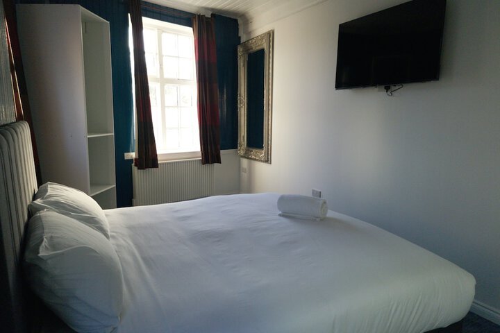 Room 18 of 32