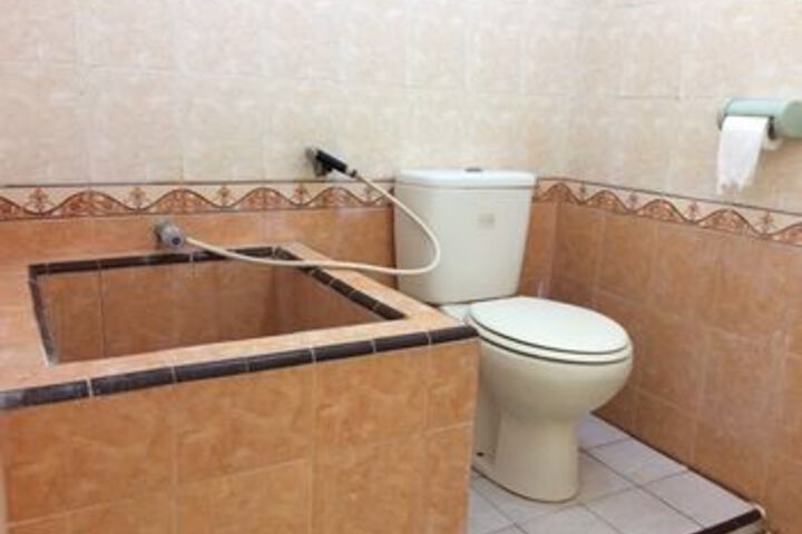 Room 2 of 32