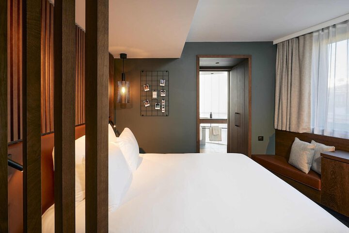 Room 8 of 40