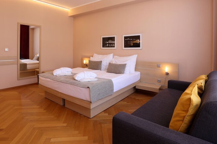 Room 14 of 71