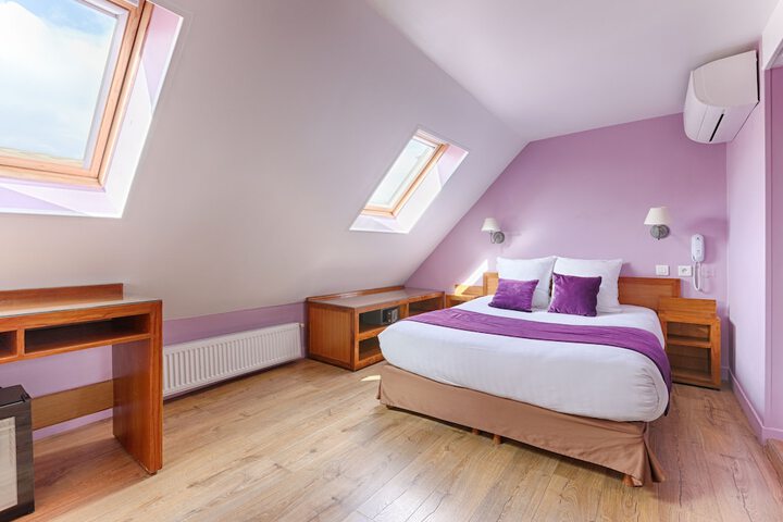 Room 17 of 38