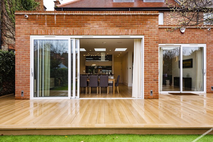 Spacious Chiswick Home with Private Terrace