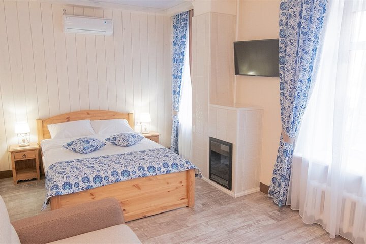 Room 9 of 42