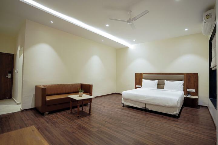 Room 3 of 7