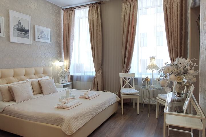 Room 4 of 42