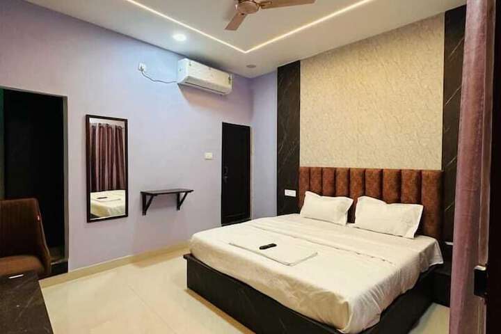 Room 17 of 46