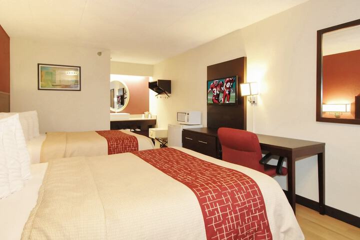 Standard Room, King or Two Doubles (2 of 15)