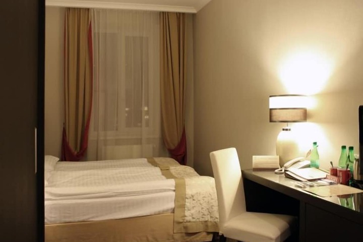 Room 10 of 63