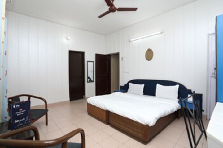 Room 12 of 25