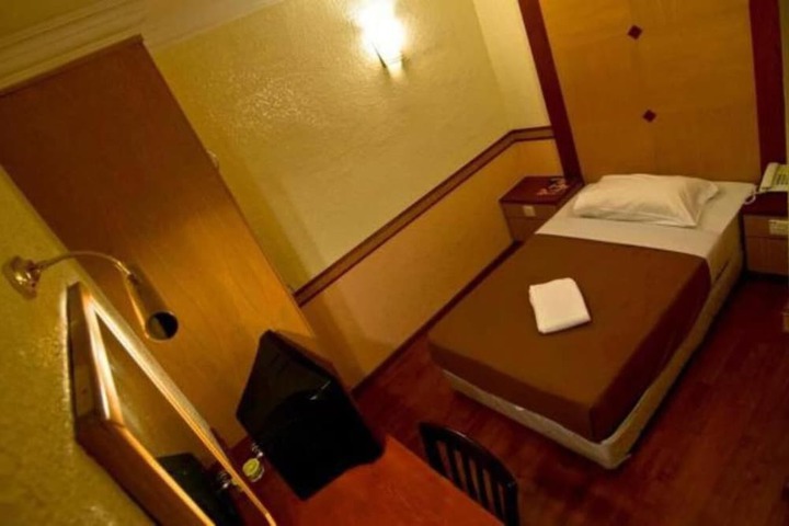 Room 10 of 48