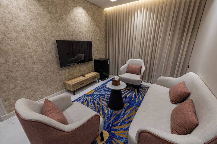 Room 8 of 12