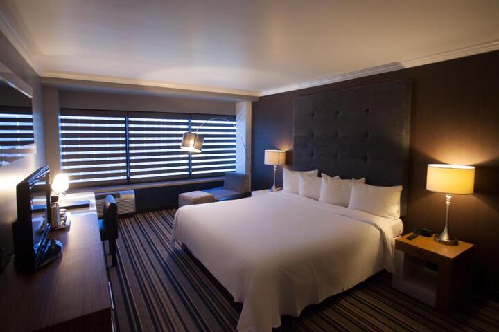 Premier King Bed (4 of 5)