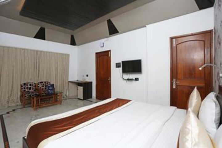 Room 10 of 26