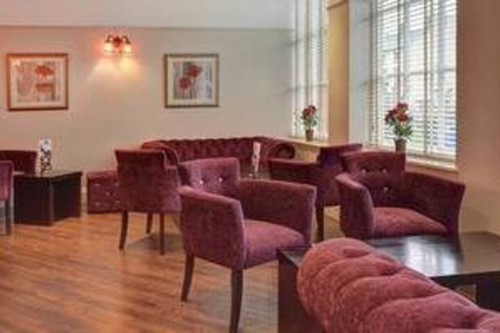 Lounge 9 of 19